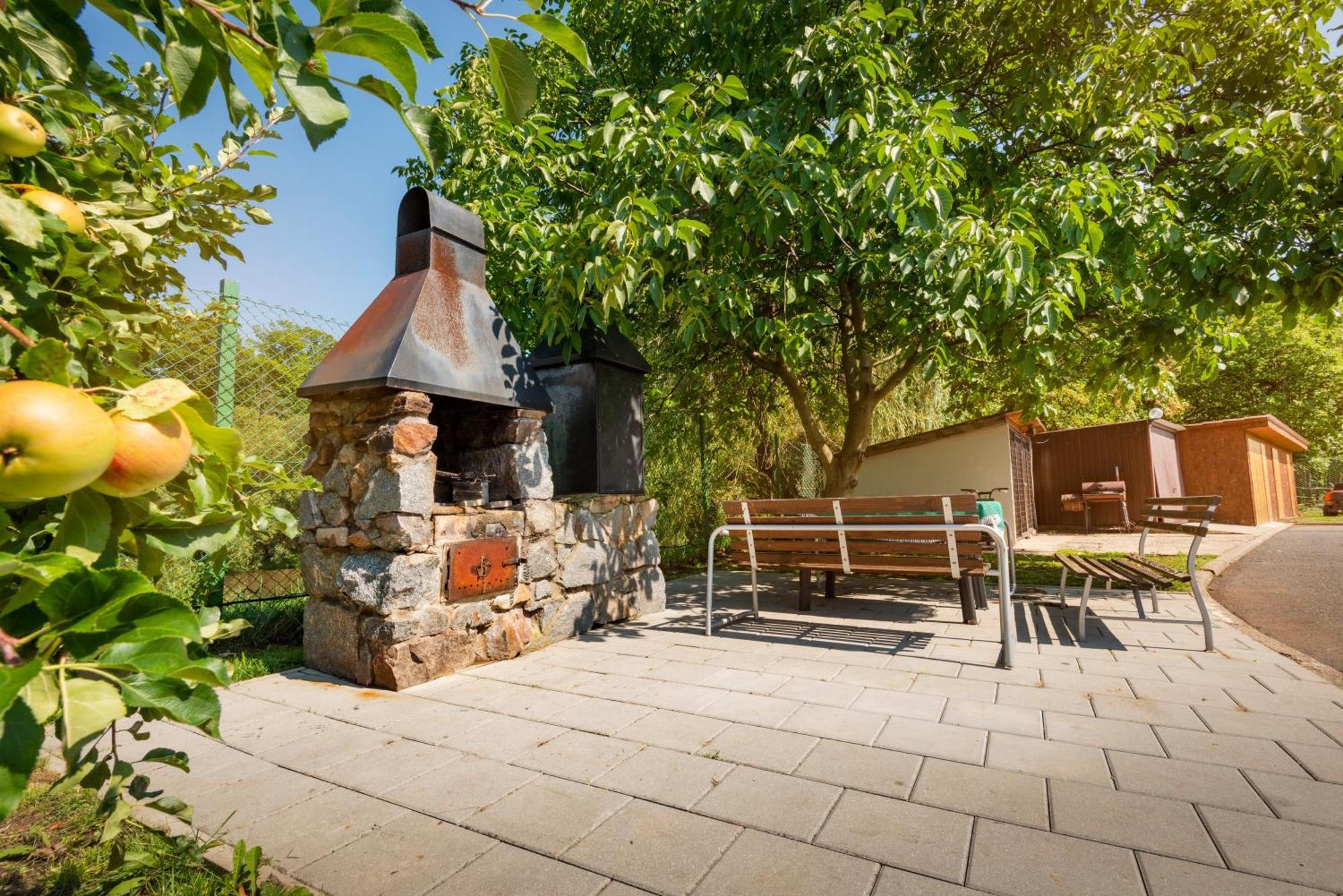 Klášterec nad Ohří Pension U Jezu מראה חיצוני תמונה