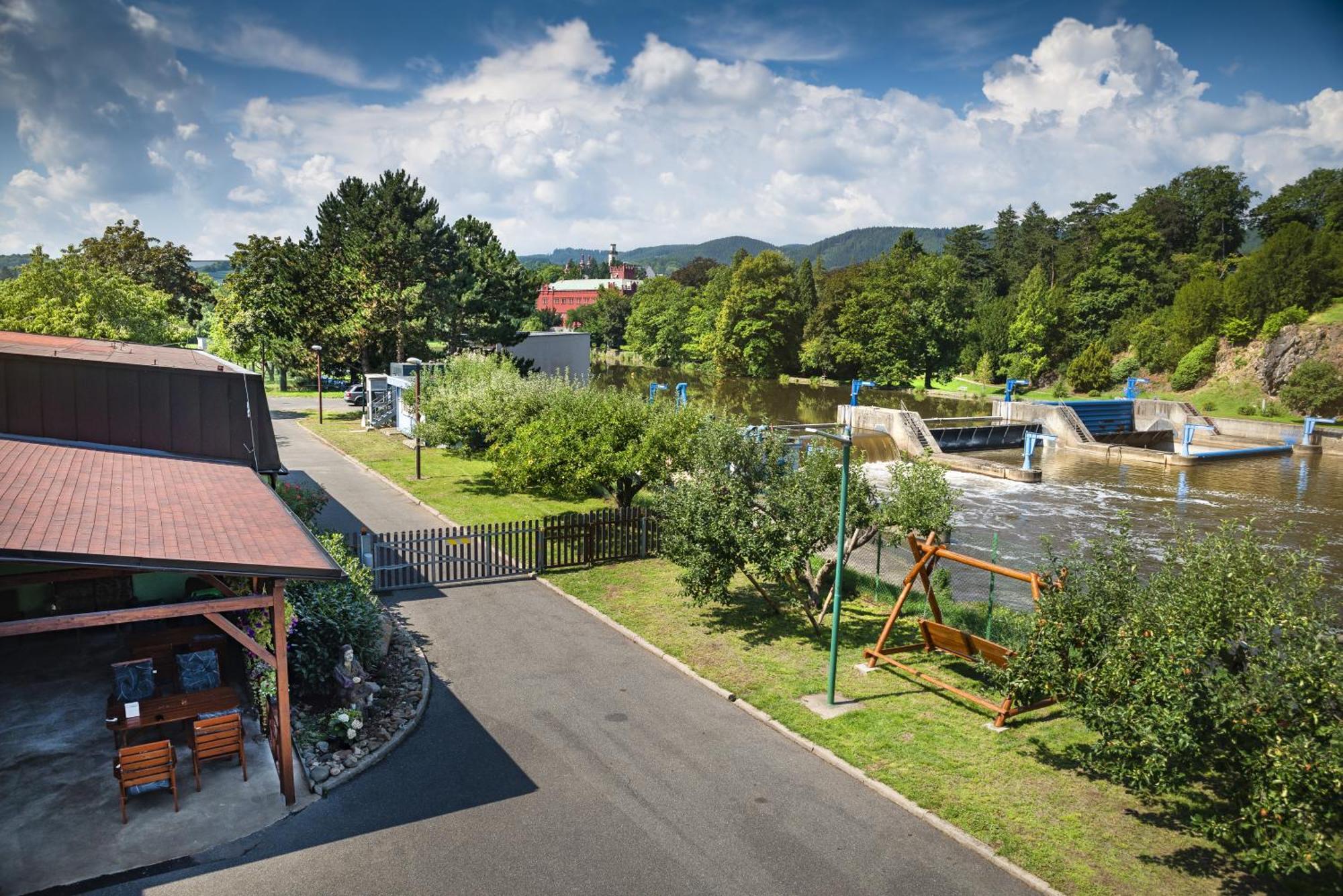 Klášterec nad Ohří Pension U Jezu מראה חיצוני תמונה